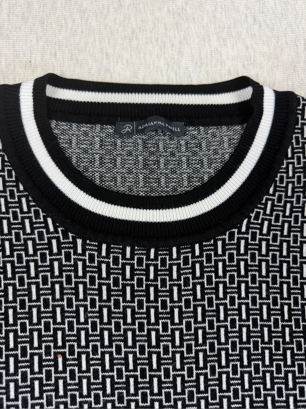 Adrianna Papell Black White Geometric Knit Short Sleeve Sweater Top Size Small - Picture 3 of 8
